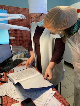 Проверка сертификатов, справок,  подтверждающих качество продуктов поступающих на склад.